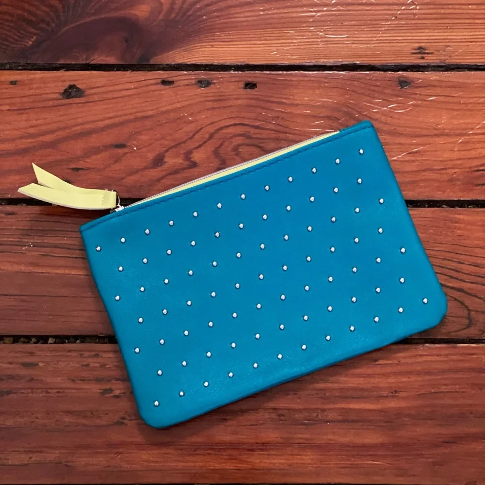 🧩 4/$20 Cosmetic Bag